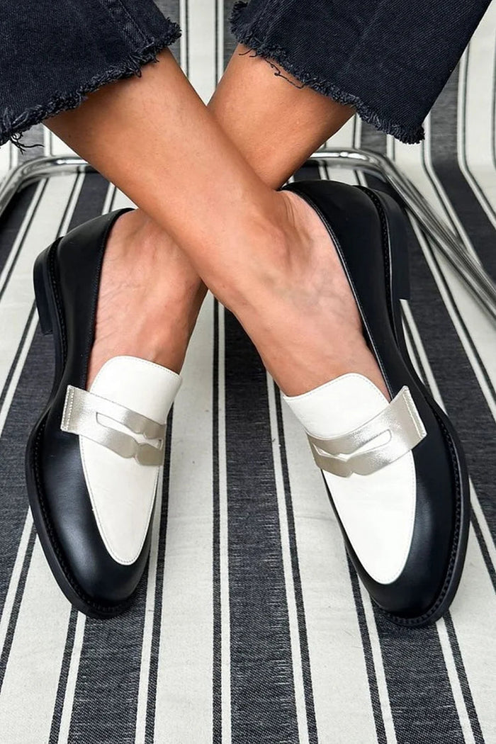 Dam Loafers Svart Vit Tvåfärgade Slip-On Skor