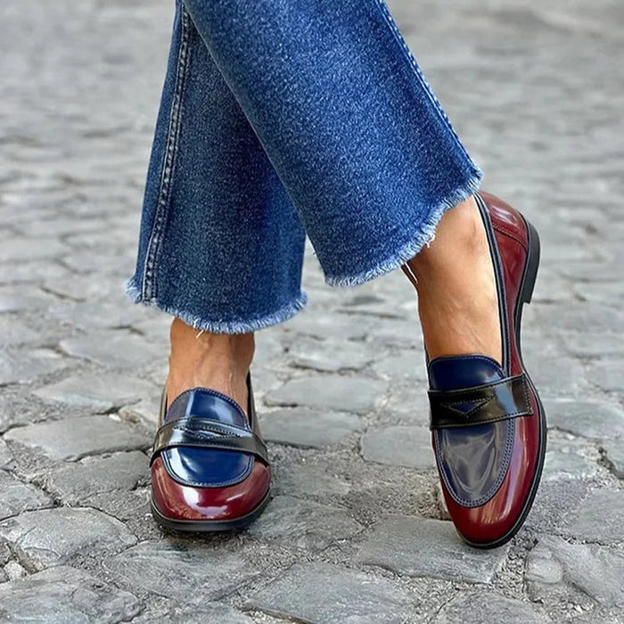 Dam Multicolor Loafers med Glossig Yta och Klassisk Silhuett