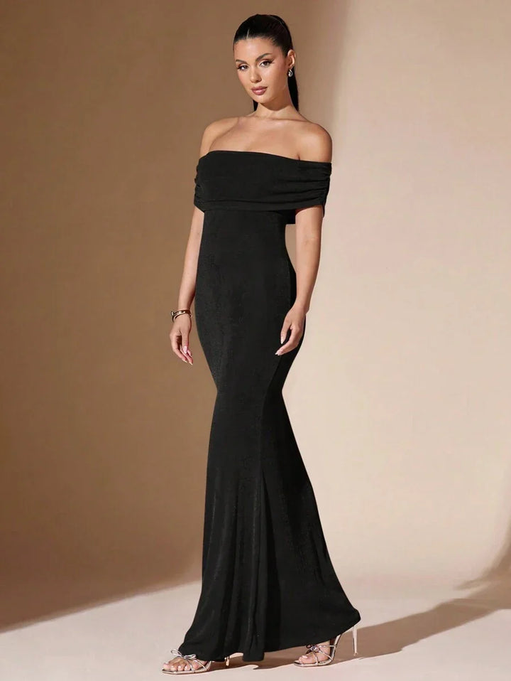 Kvinnors Off-Shoulder Maxi Klänning Med Rynkad Bakdel För Kvällsbruk
