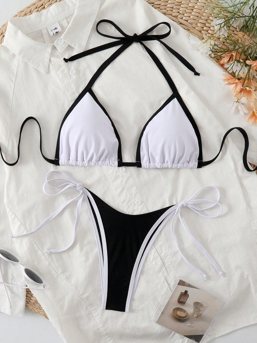 Kvinnors Triangle Bikini Set med Kontrastkant och Knut Sidor Baddräkt