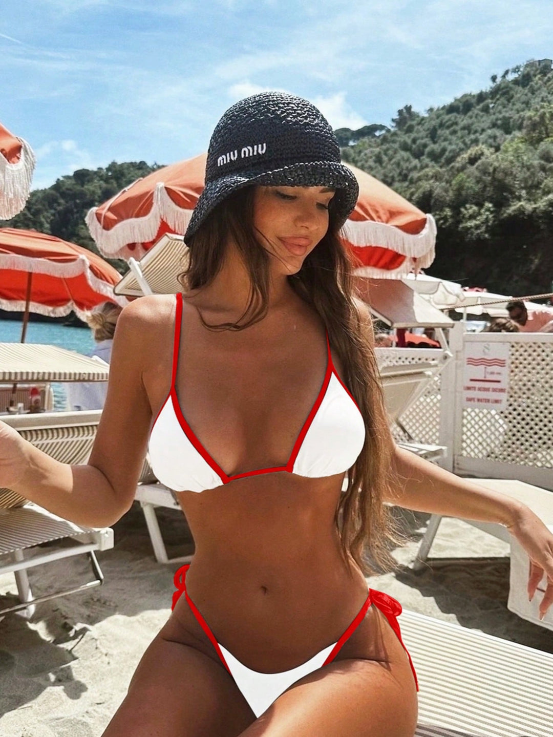 Kvinnors Triangle Bikini Set med Kontrastkant och Knut Sidor Baddräkt