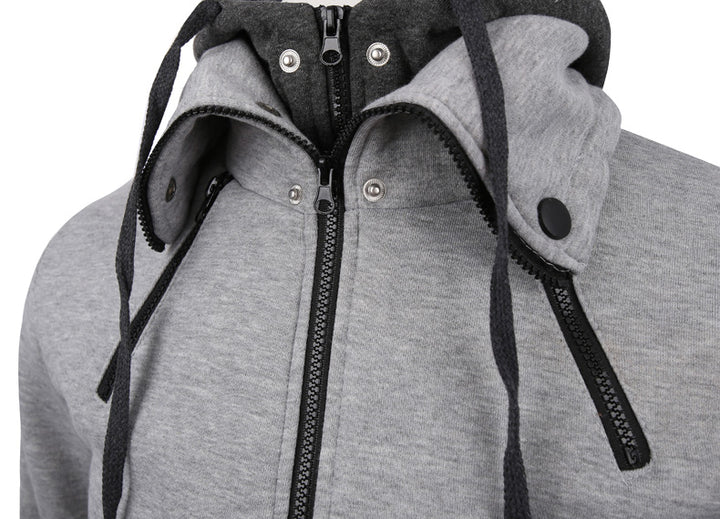 Man i smal grå sweatjacka med hög krage