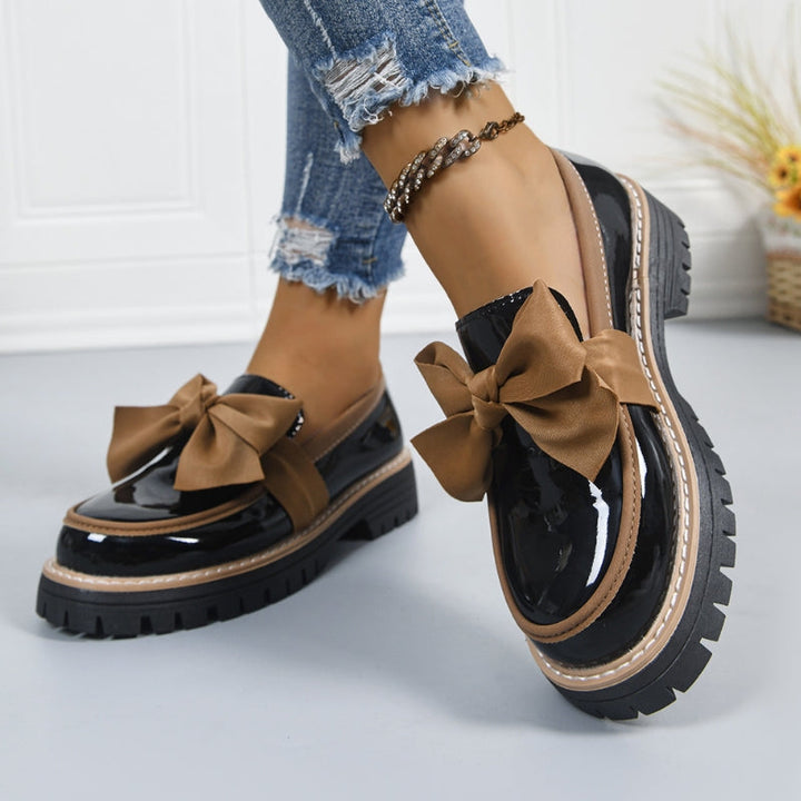 Kvinnors Lacklook Plattform Loafers med Slips Detalj