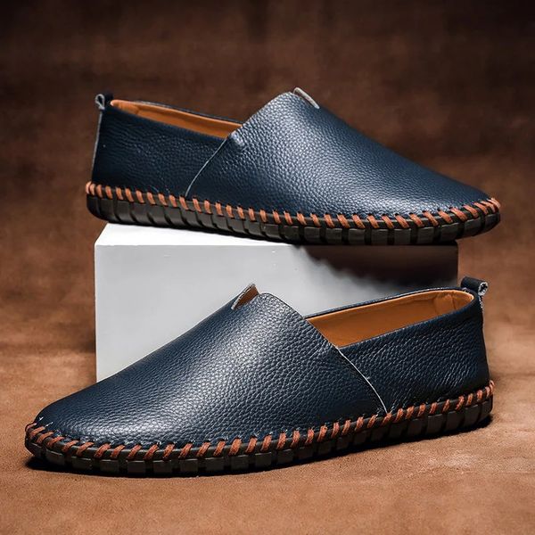 Herrens avslappnade slip-on loafers – Texturerad mockasinstil för vårresor