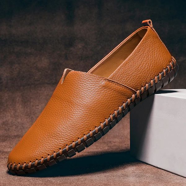 Herrens avslappnade slip-on loafers – Texturerad mockasinstil för vårresor