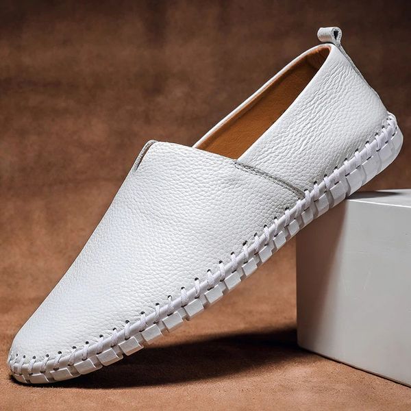 Herrens avslappnade slip-on loafers – Texturerad mockasinstil för vårresor