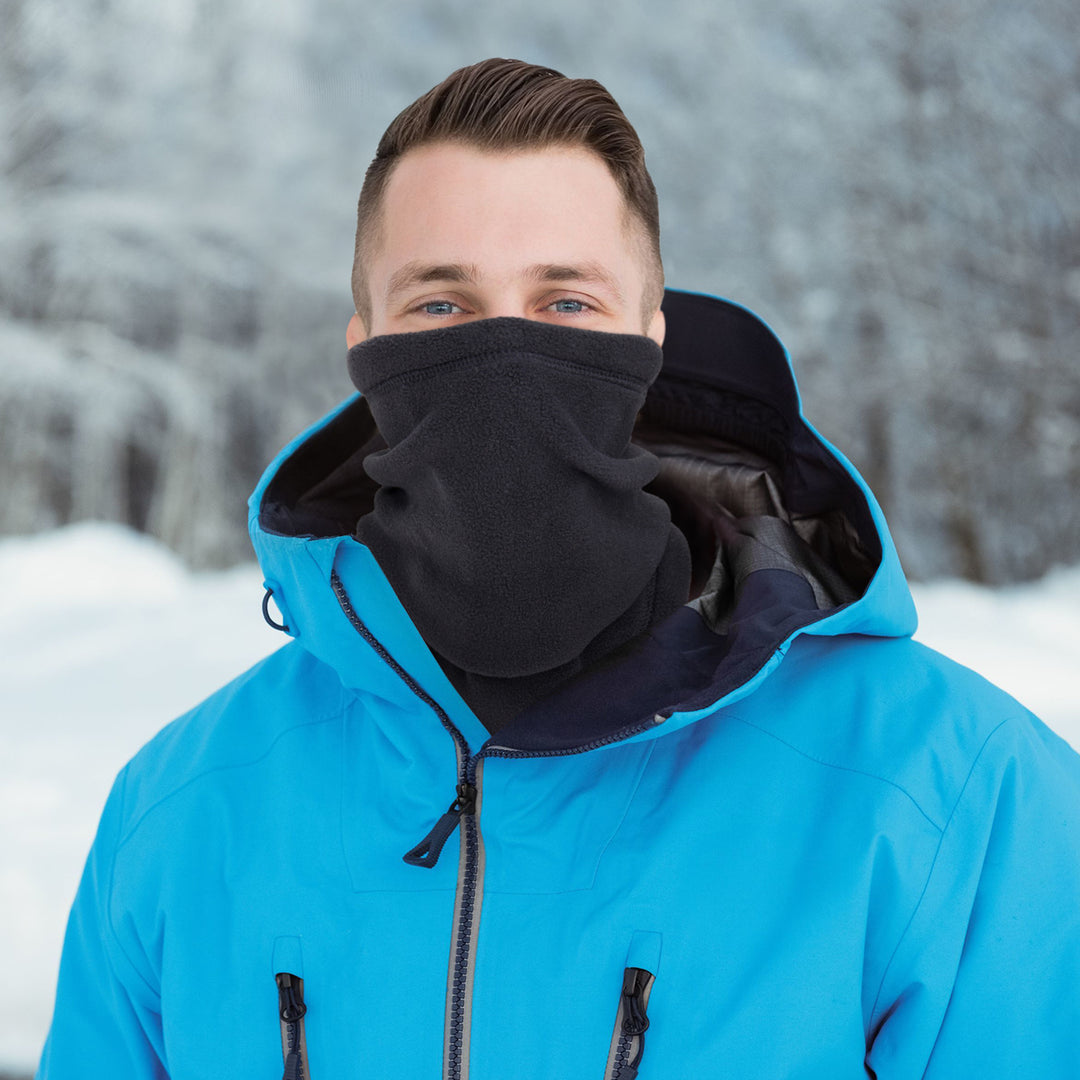 Halsvärmare i fleece med dragsko