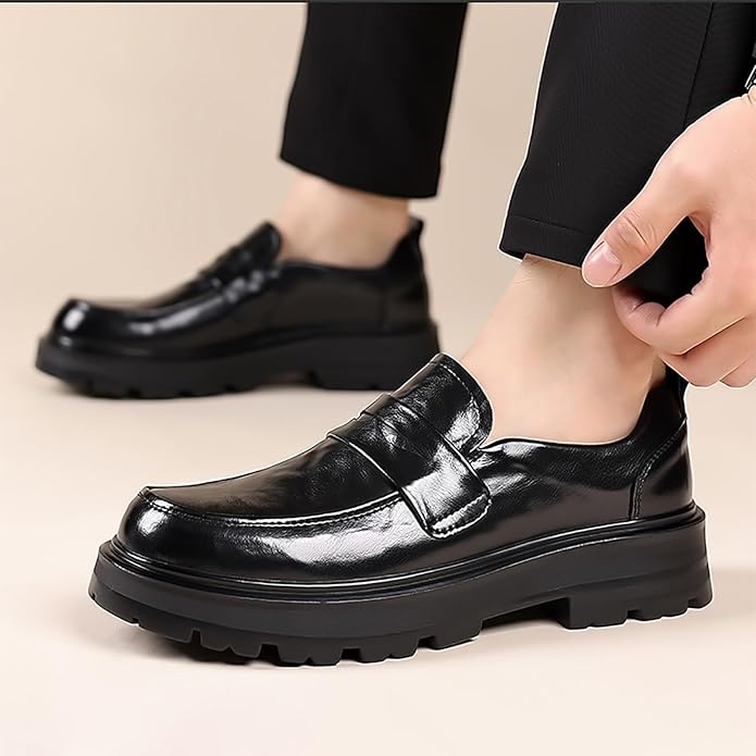 Herrskor i läder med moc toe och penny strap slip-on loafers