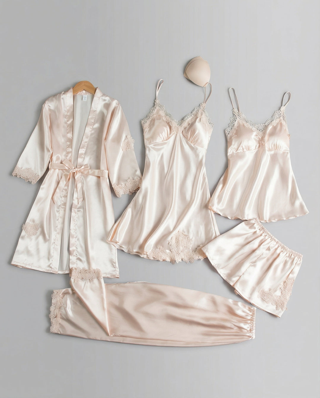 Kvinnors Loungewear med Spetsdetaljer – Pyjamasset i Silke-blandning med Kimonoinspiration