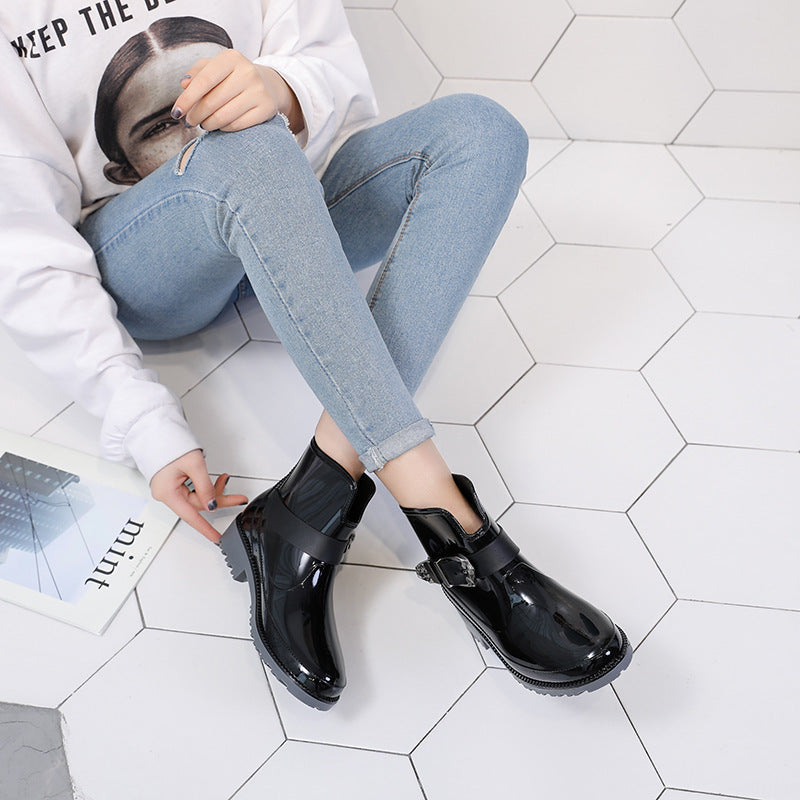 Kvinnors Glansiga Ankelskor med Spänne – Moderna Everyday Boots för Stil, Komfort och Självsäker Stadsklädsel