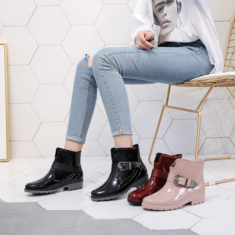 Kvinnors Glansiga Ankelskor med Spänne – Moderna Everyday Boots för Stil, Komfort och Självsäker Stadsklädsel