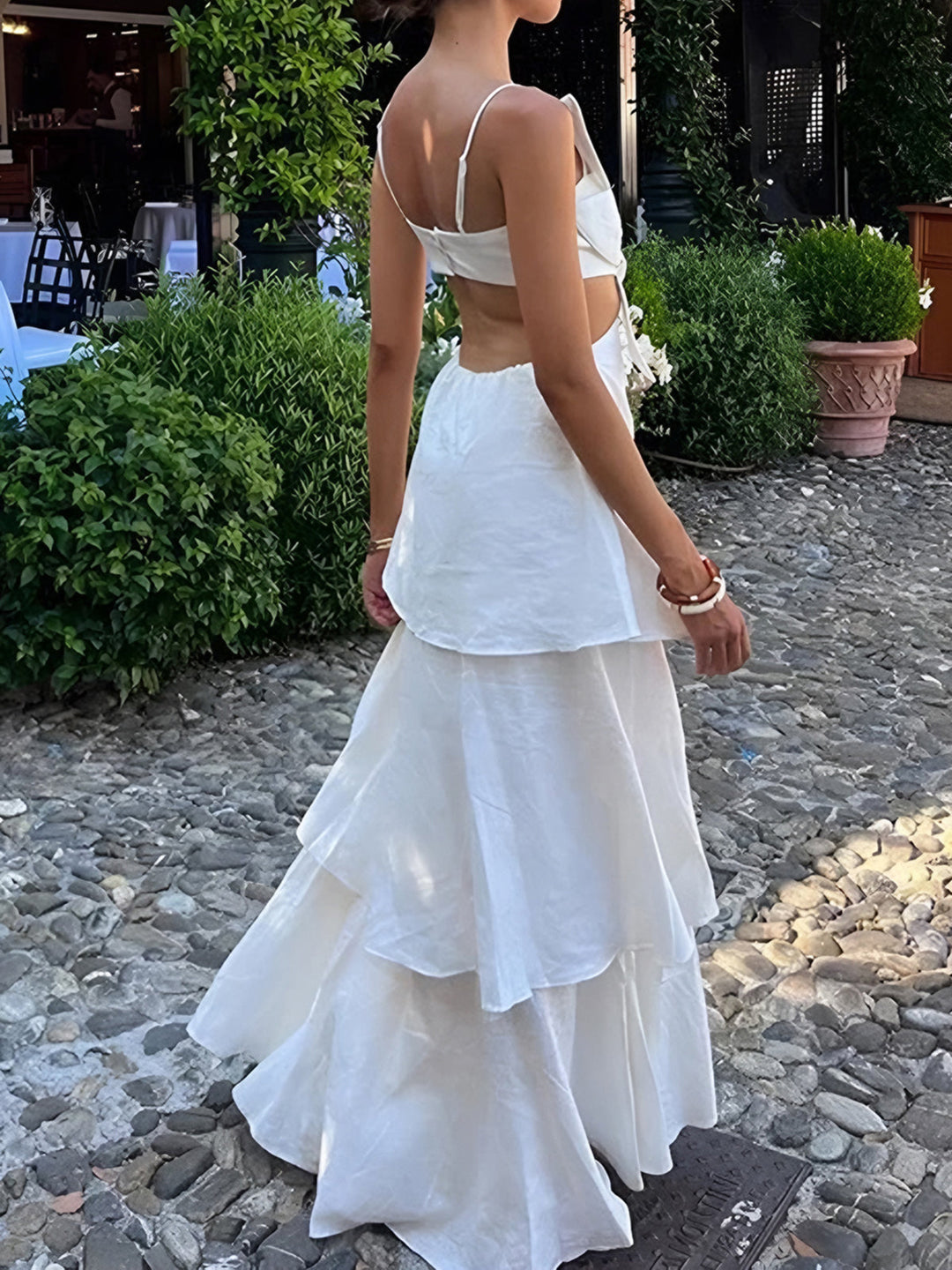 Kvinnors Båge Bodice Maxi Klänning Med Tiered Kjol Detalj