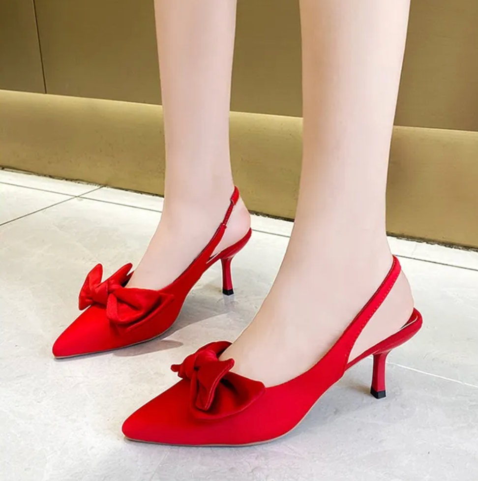 Kvinnors Båge Slingback Pumps Spetsig Kitten Heel