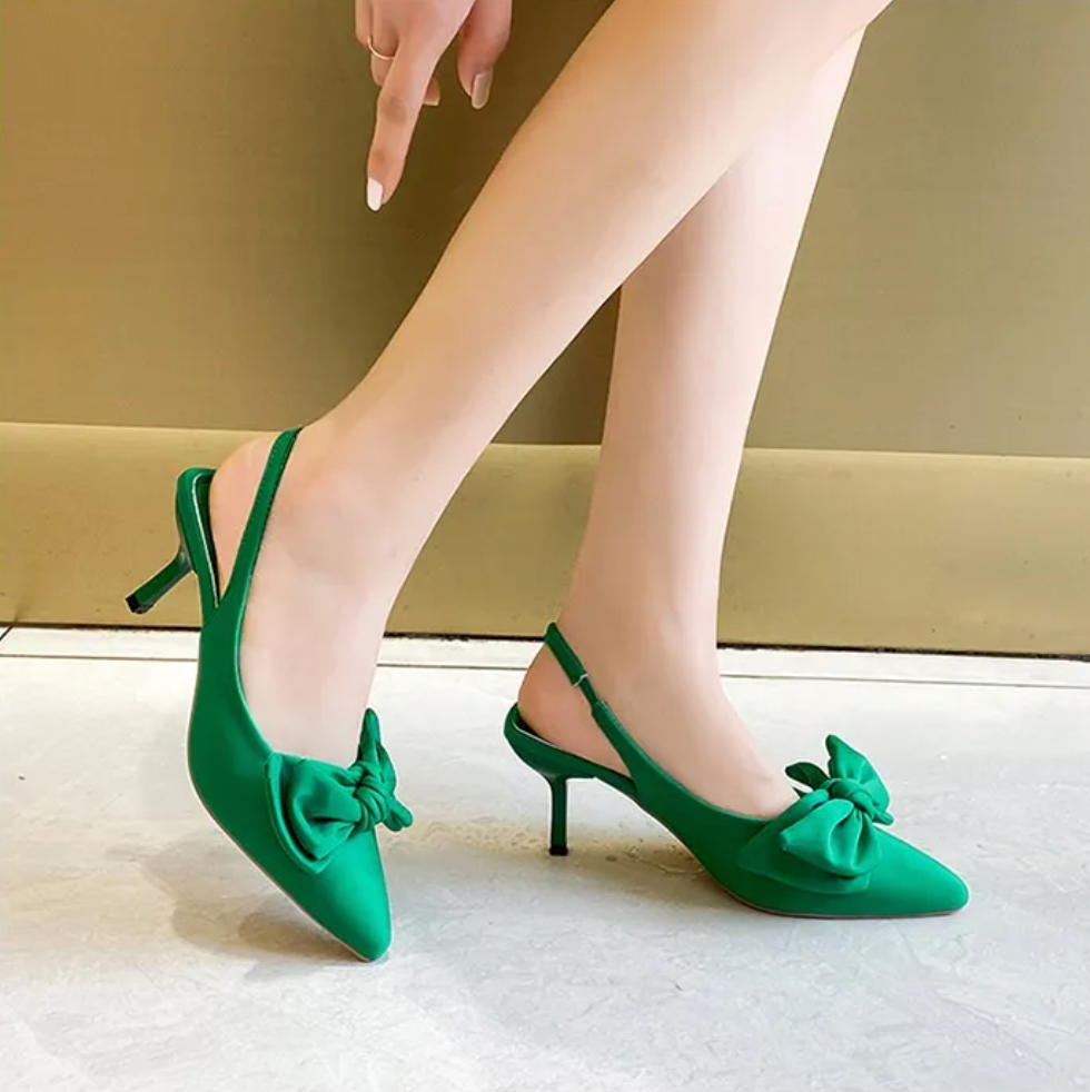 Kvinnors Båge Slingback Pumps Spetsig Kitten Heel