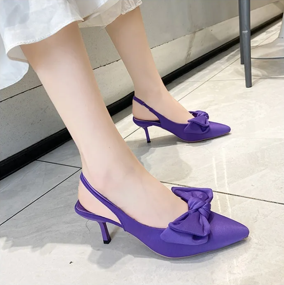 Kvinnors Båge Slingback Pumps Spetsig Kitten Heel