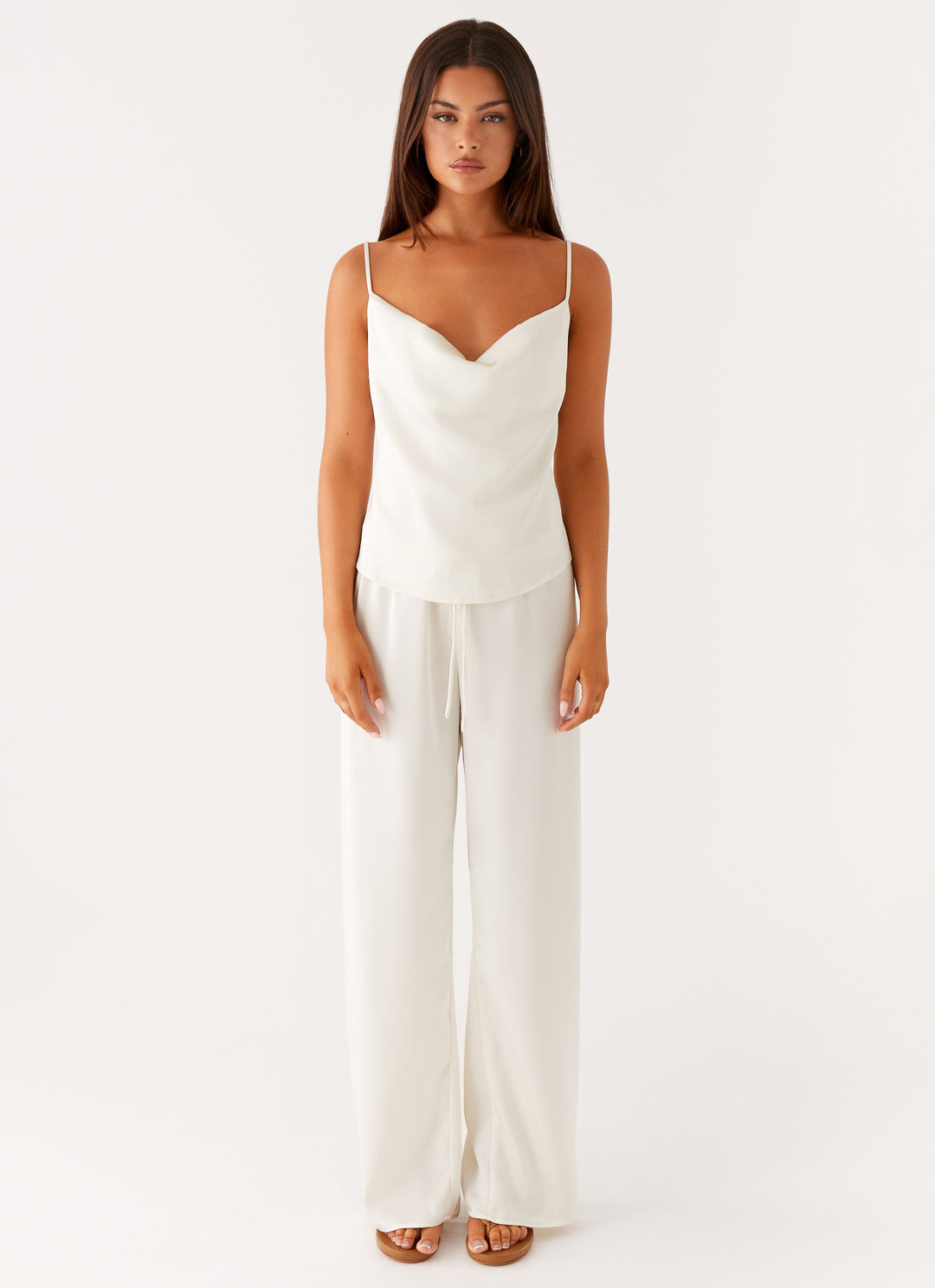 Dam Cowl Neck Cami Top Draperad Ärmlös Silhuett