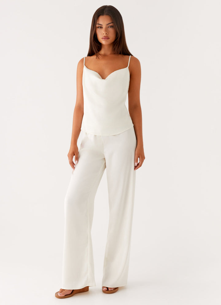 Dam Cowl Neck Cami Top Draperad Ärmlös Silhuett