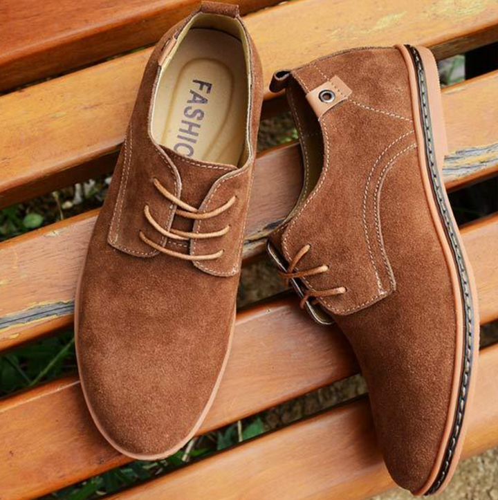 Herr Derby Skor Suede Textur Snörning Sula Detalj
