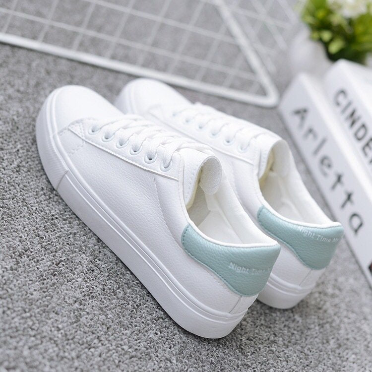 Kvinnors Minimalistiska Snörning Plattform Sula Låg Top Sneakers