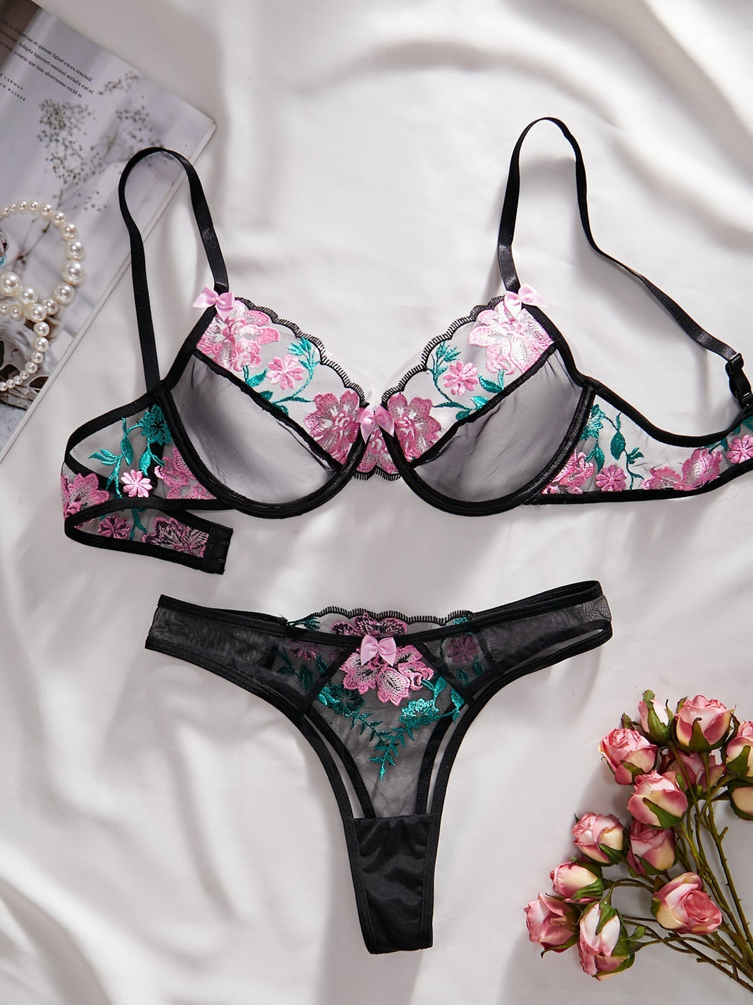 Kvinnors Broderad Mesh-BH och Stringset – Underwire Tvådelad Lingerie