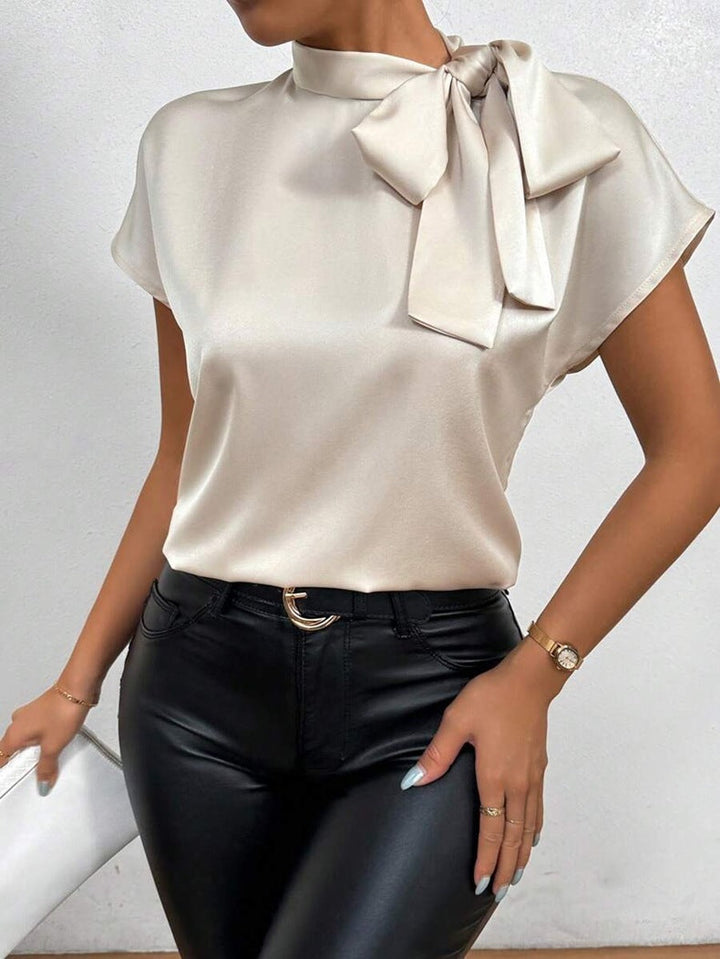 Kvinnors Satin Slips-Hals Blus – Elegant Kortärmad Stil för Kontor och Kvällsbruk