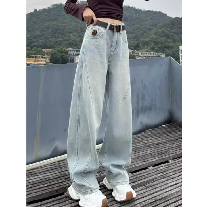 Kvinnors tvättade vida jeans med avslappnad passform