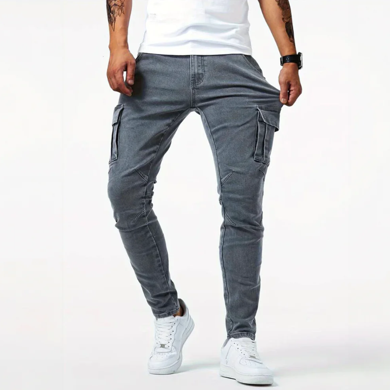 Herrers tapered denimjeans med verktygsfickor och ribbade fållar