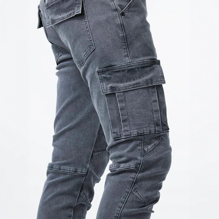 Herrers tapered denimjeans med verktygsfickor och ribbade fållar