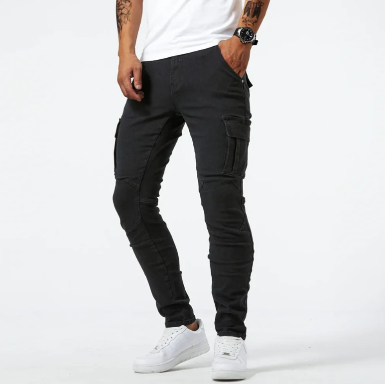 Herrers tapered denimjeans med verktygsfickor och ribbade fållar