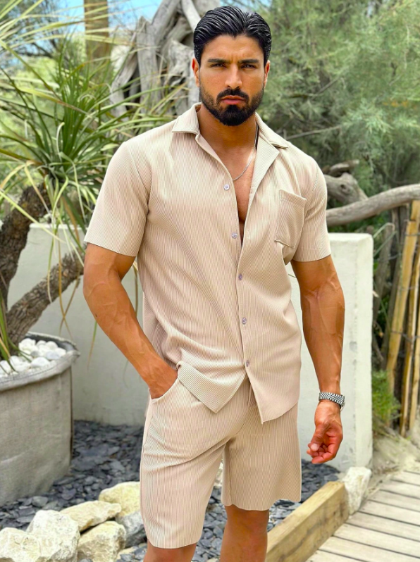 Mäns strukturerad sommar co-ord set kortärmad skjorta och skräddarsydda shorts lättviktig beige outfit
