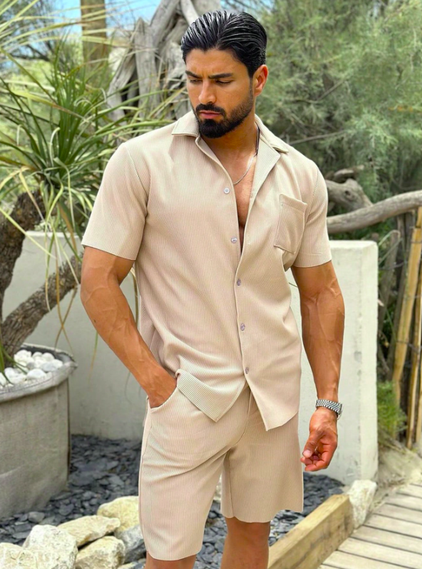 Mäns strukturerad sommar co-ord set kortärmad skjorta och skräddarsydda shorts lättviktig beige outfit