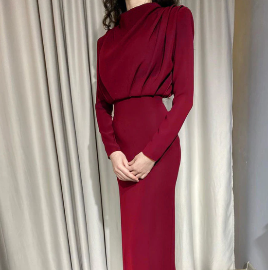 Kvinnors långärmad midi-klänning med hög hals, figursydd midja, elegant bodycon-stil