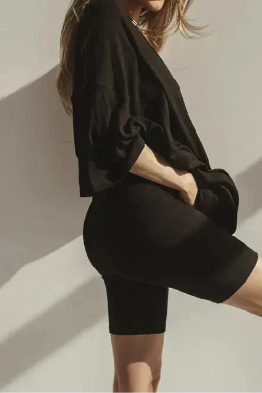 Kvinnors Oversized T-shirt och Cykelshorts Set – Mjuk Tvådelad Loungewear för Avslappnade Dagar