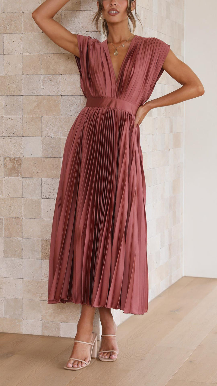 Kvinnors Plisserad Satin Midi Klänning med Draperad V-Hals