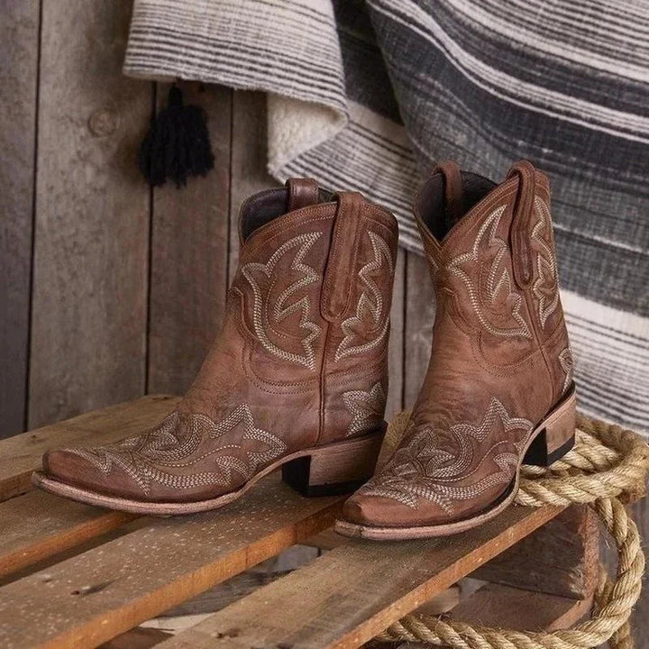 Kvinnors Western Ankelstövlar – Broderad Cowboystil med Klack