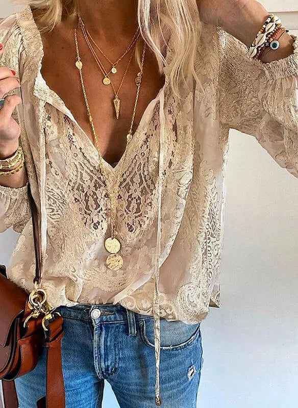 Kvinnors Boho V-ringad Blus – Avslappnad Blus med Spetsdetaljer för Sommardagar och Helgbruk