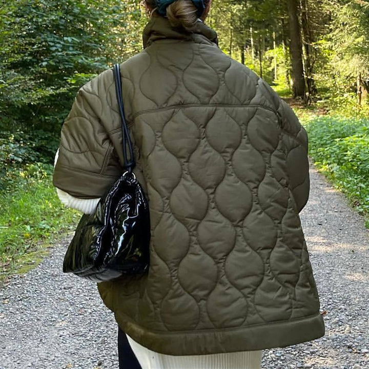 Kvinnors Vadderad Capejacka – Varm Poncho med Ståkrage för Vinterresor och Utomhusbruk