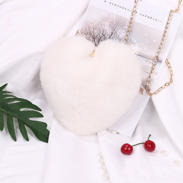 Hjärtformad fluffig väska med kedja