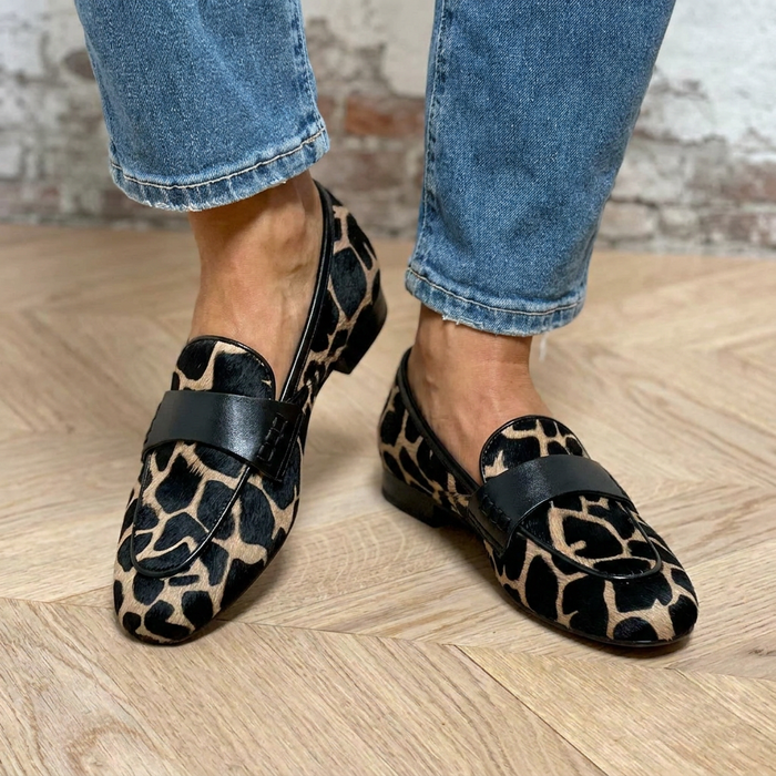 Dam Loafers med Djurmönster och Slip-On Design