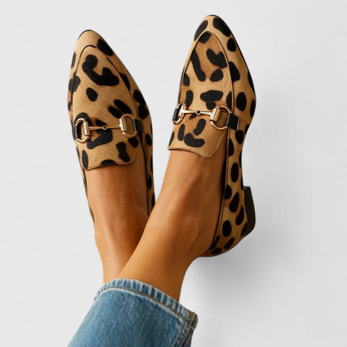 Kvinnors Spetsig Tå Loafers med Hästbit Detalj
